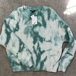 NWT, M, Freshman, Green tie-dye sweater